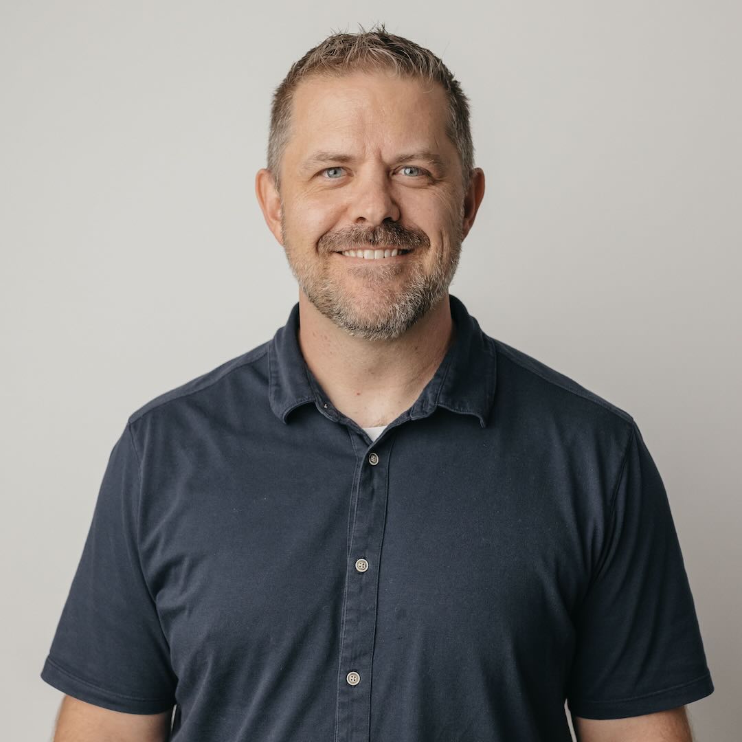 luke simmons headshot 2024 (1)